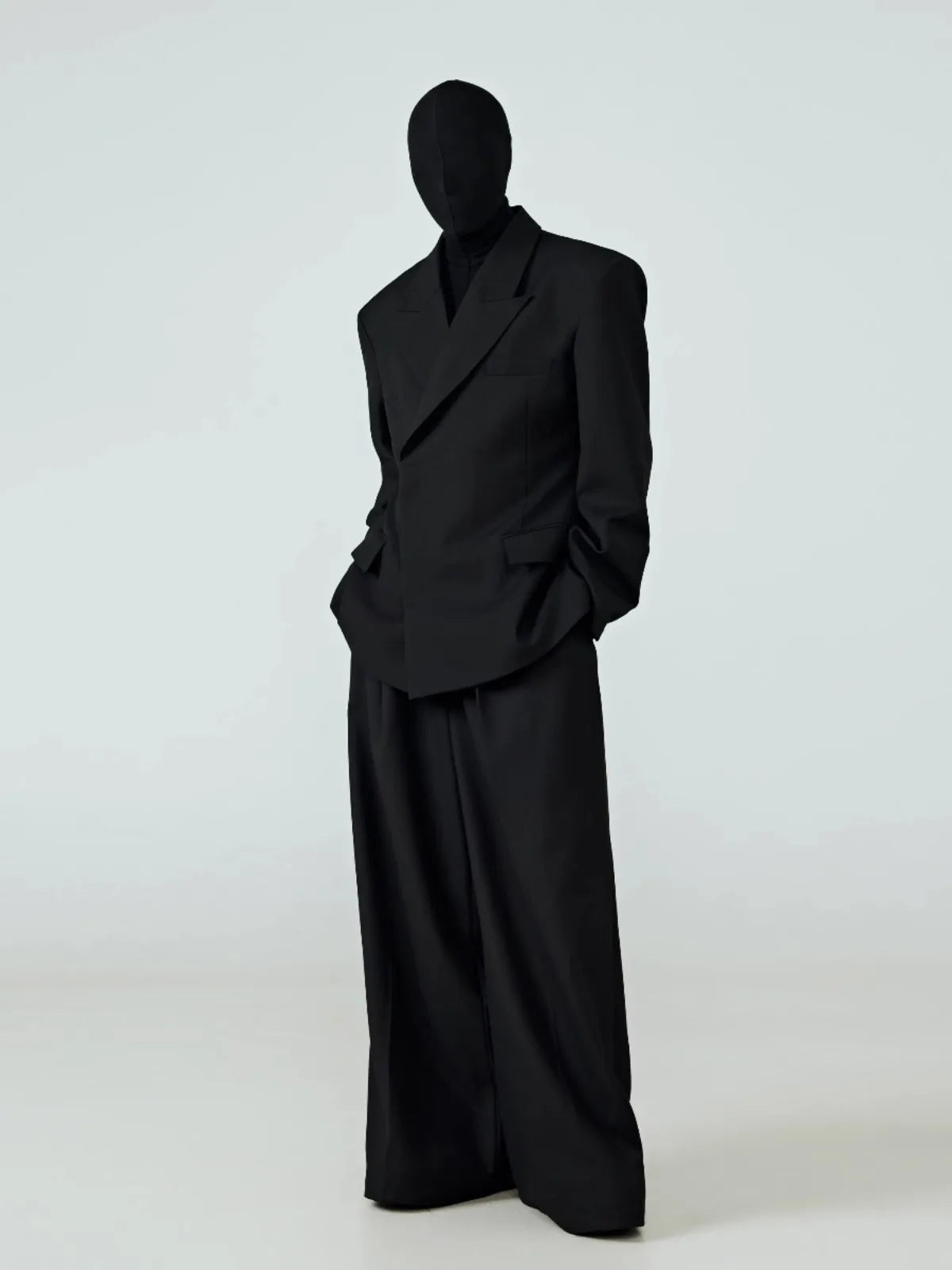 Mauroicardi Men’s Black Peaked Lapel Single-Button Blazer
