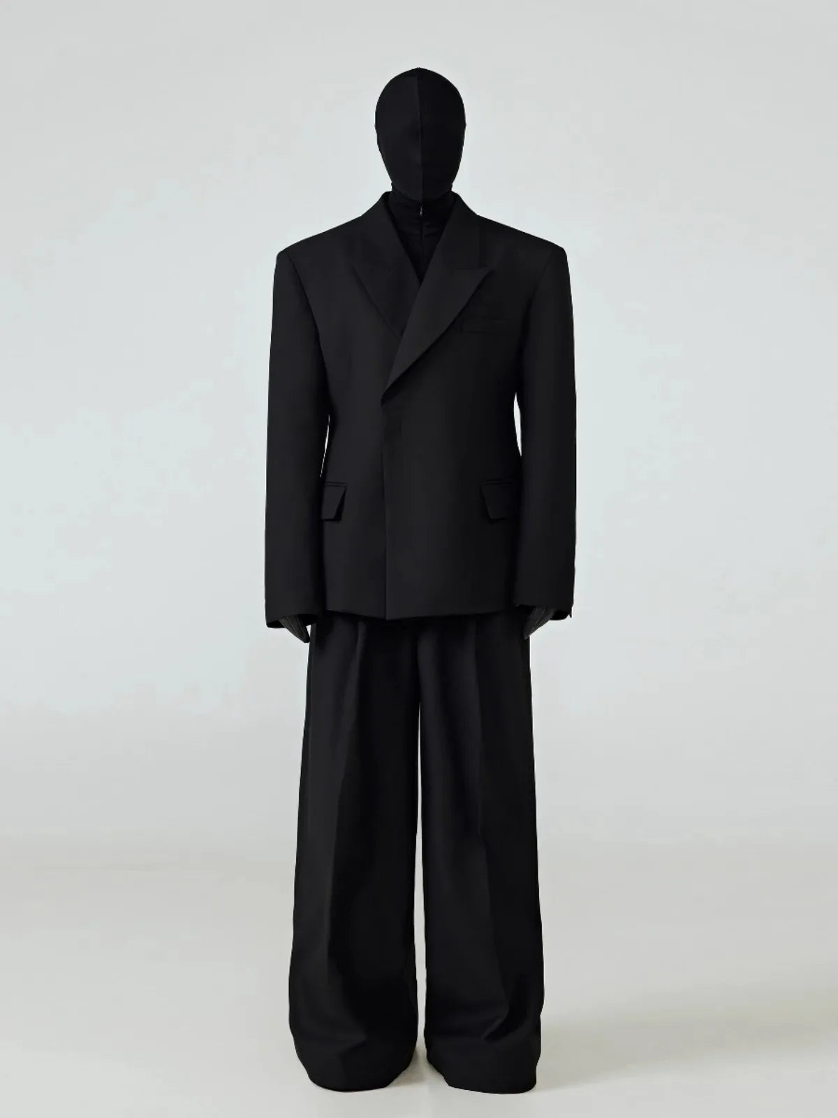Mauroicardi Men’s Black Peaked Lapel Single-Button Blazer