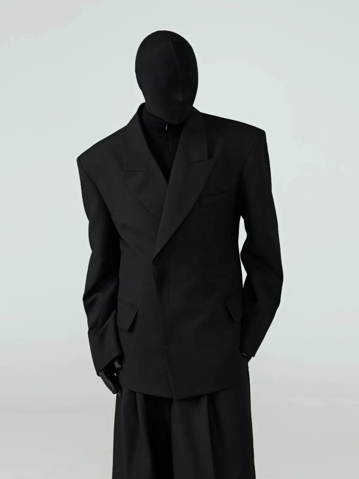 Mauroicardi Men’s Black Peaked Lapel Single-Button Blazer